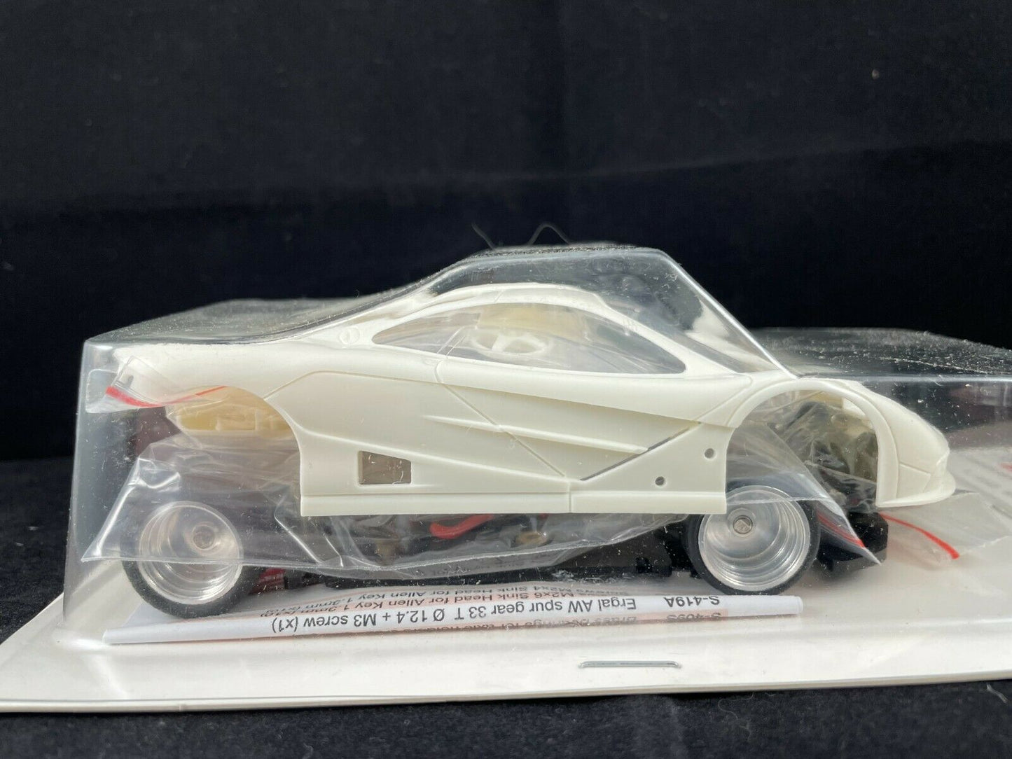 RevoSlot McLaren F1 GTR White Kit (RS0102A)